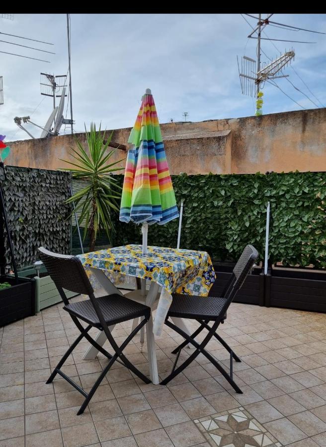 Terrazza Del Santo 2,0 - La Terrazza Nel Cuore Di Napoli エクステリア 写真