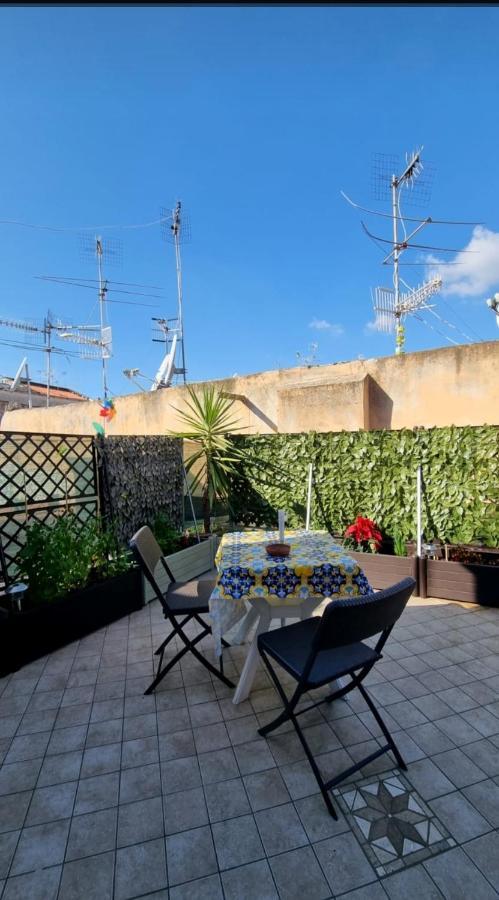 Terrazza Del Santo 2,0 - La Terrazza Nel Cuore Di Napoli エクステリア 写真