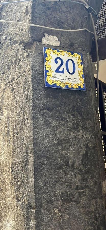 Terrazza Del Santo 2,0 - La Terrazza Nel Cuore Di Napoli エクステリア 写真